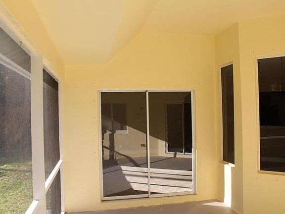 5th image of 3141 SW Centamino St