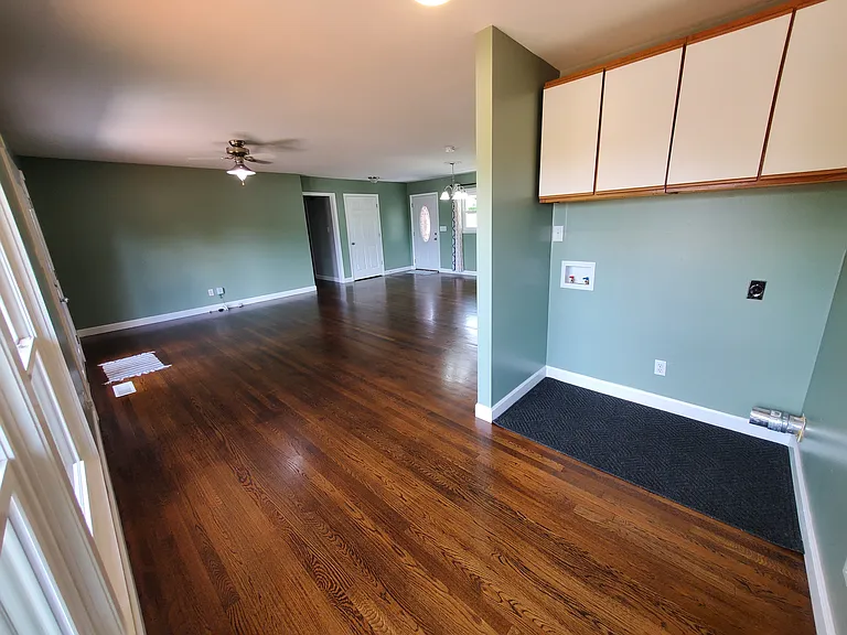 Laundry area - washer & dryer hookup