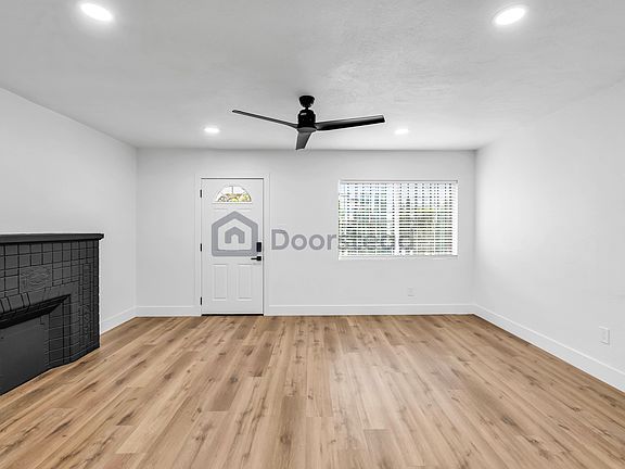 5th image of 8633 Menlo Ave