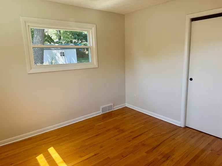 294 Fremont Ave — Photo 8