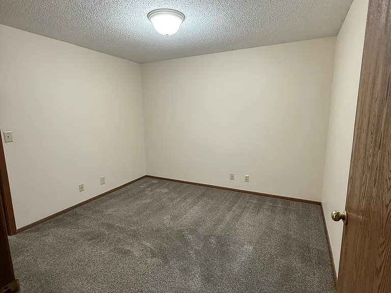 Oglebay Village Apartments — Photo 22