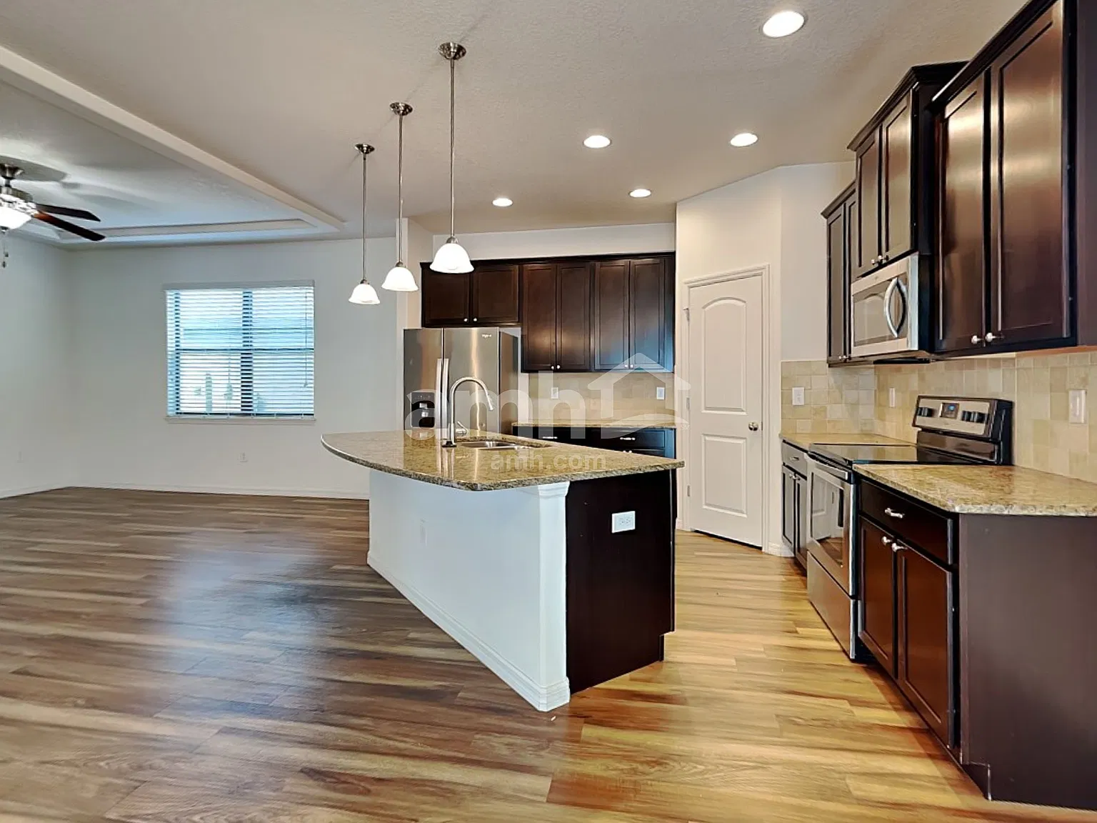 4 bed, 2.5 bath, 2428 sqft, $2,705 — Photo 3