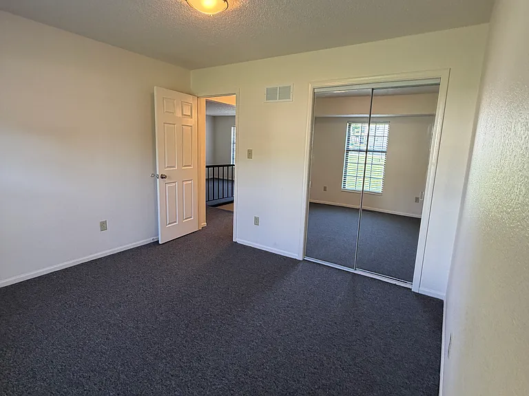 228 NW Waterwheel Ct — Photo 32