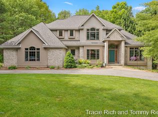 9645 Courtland Dr NE, Rockford, MI 49341