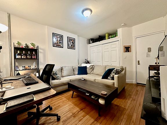 3rd image of 448 W 55th St #B3