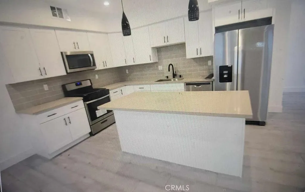 4 bed, 2000 sqft, $4,700 — Photo 4
