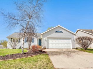 2586 Pecan St, Green Bay, WI 54311