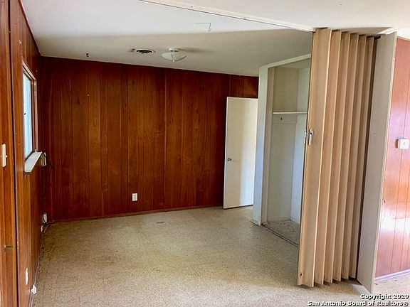 4th image of 3219 Shady Springs Dr