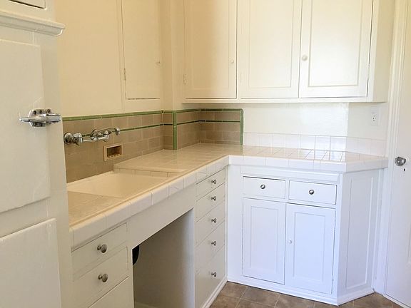 3rd image of 801 Gramercy Dr APT 202
