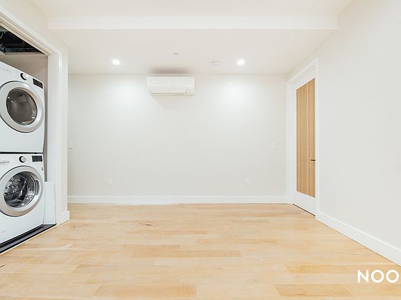 2nd image of 860 Hancock St #3L