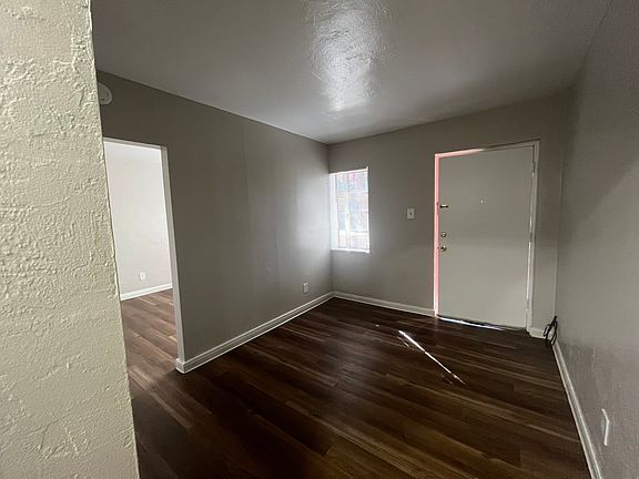 5th image of 1617 Gold Ave SE #H