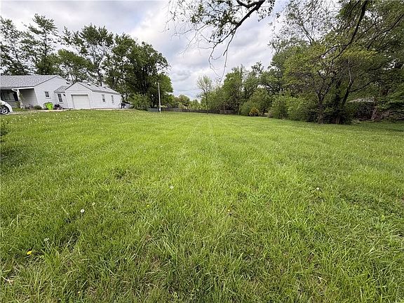 3rd image of 2000 Anaconda Rd