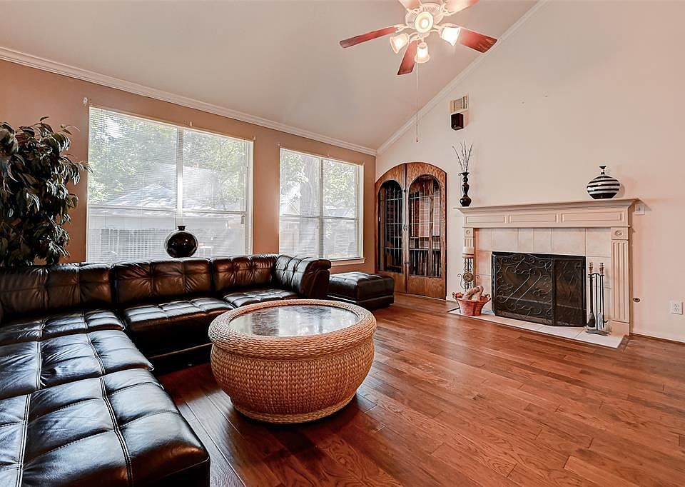 1st image of 11 Hollow Glen Pl