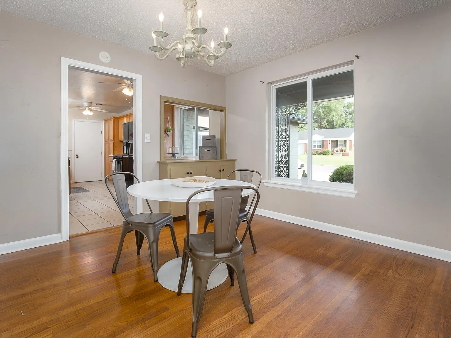 3 bed, 1388 sqft, $1,599 — Photo 4