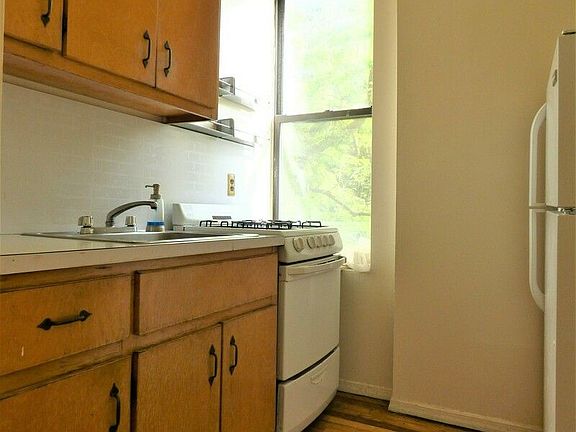 5th image of 501 E 85th St #2F