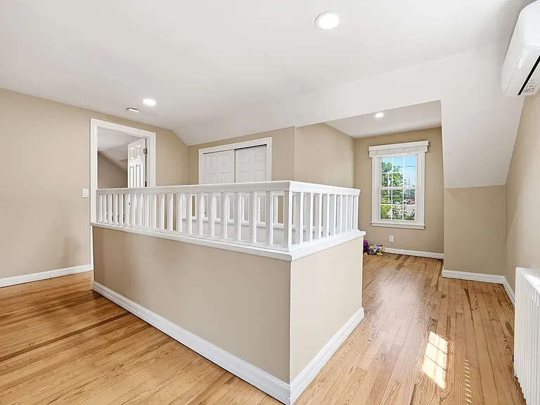 319 E Madison Ave — Photo 14