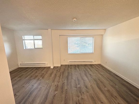 4th image of 3807-3811 S Water Ave #15