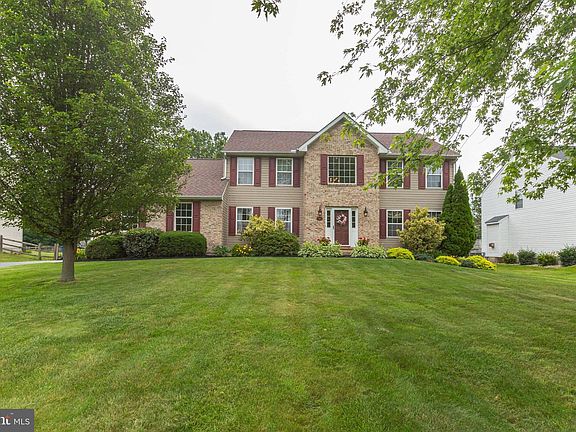 2nd image of 128 E Delaware Canal Ct