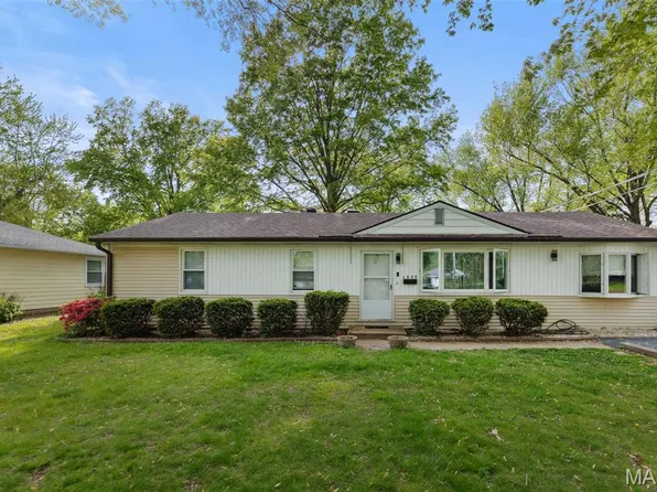 1703 Foster Dr, Belleville, IL 62226