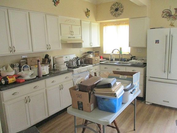 2nd image of 289 Clay St