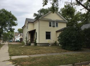 122 9th Ave SW, Aberdeen, SD 57401