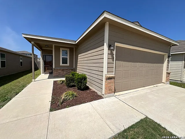3 bed, 2.0 bath, 1197 sqft, $1,695 — Photo 2