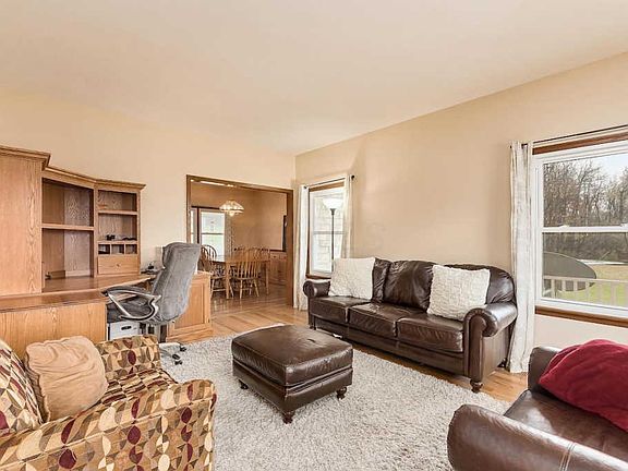 5th image of 309 English Oaks Dr