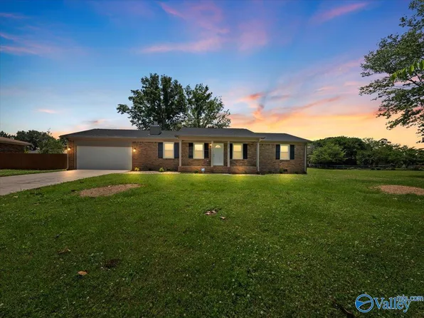 2309 Pembrook Cir SW, Huntsville, AL 35803
