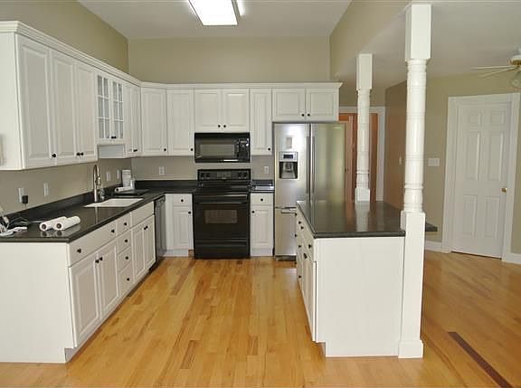 4th image of 3216 Carriage Hill Ct