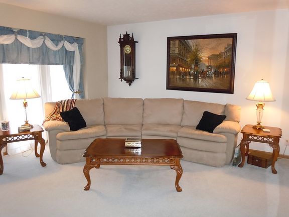 Living Room - 02