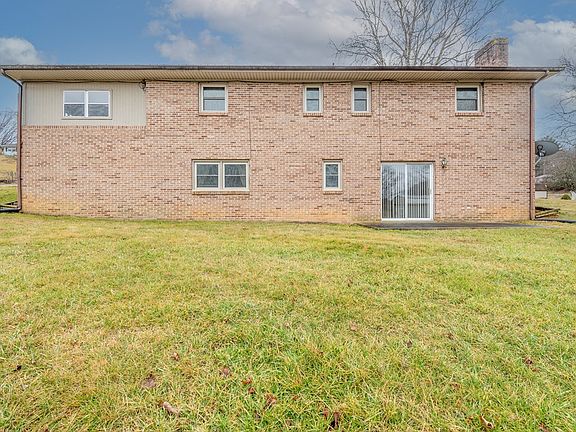 3rd image of 427 Lovelace Dr