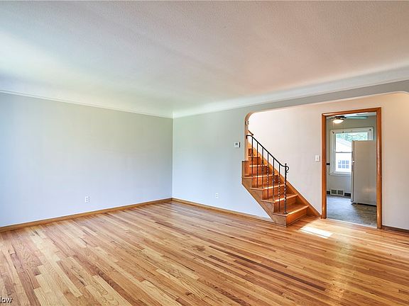 3rd image of 25530 Lake Shore Blvd