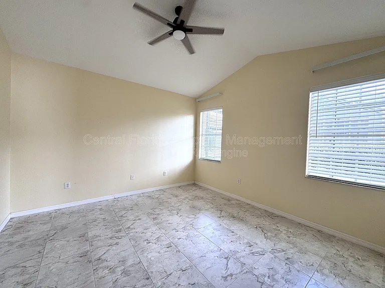 140 Moss Ln — Photo 16