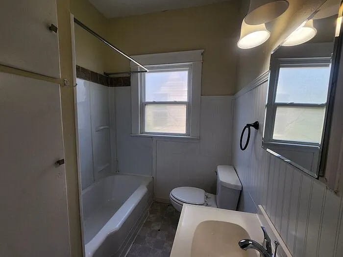 2639 Fenwood Ave — Photo 13