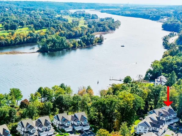 560 River Rd APT 1, Shelton, CT 06484