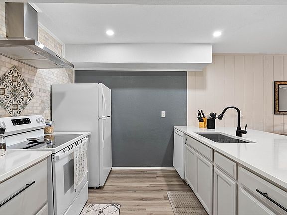 3rd image of 1903 Bayhouse Dr #1903