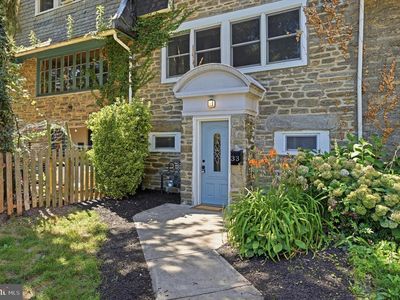 33 E Gorgas Ln, Philadelphia, PA, 19119