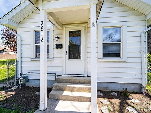 5th image of 2612 Lynhurst Ave