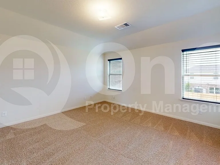 1623 White Mountain Way — Photo 12
