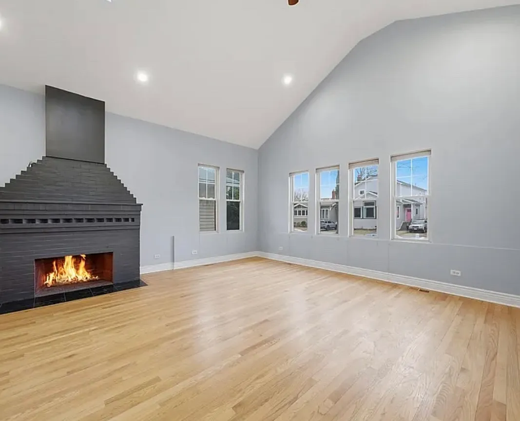 6 bed, 3900 sqft, $4,500 — Photo 1