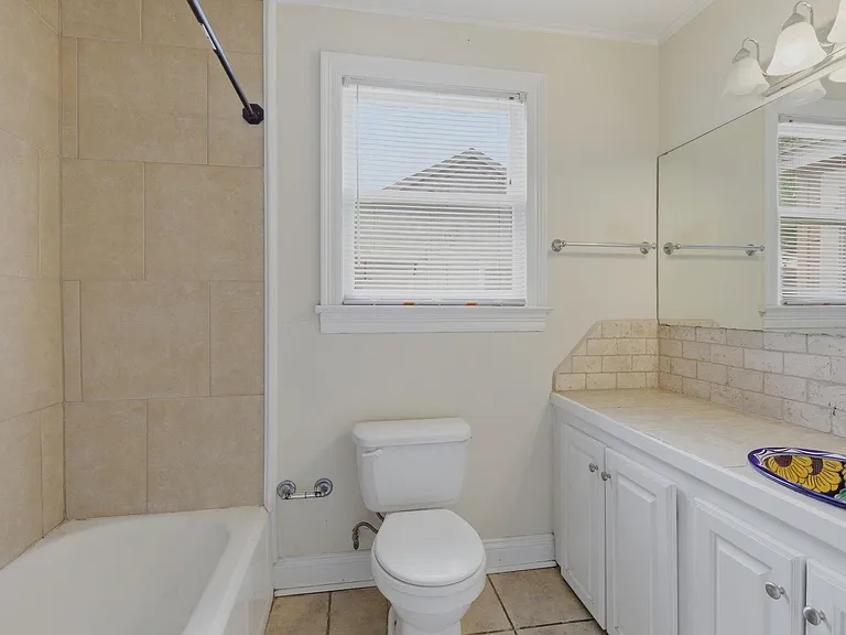 146 Lucille St — Photo 5