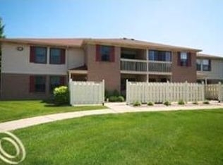19283 Surrey Ln #66, Northville, MI 48167