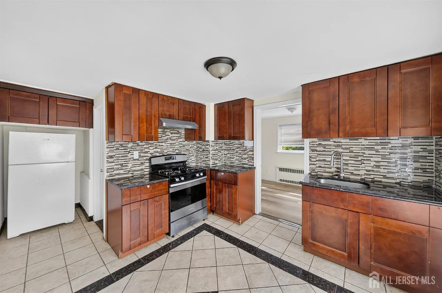 1 bed, 1.0 bath, 2106 sqft, $2,300 — Photo 2