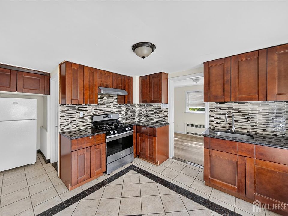 2nd image of 70 Pershing Ave #2