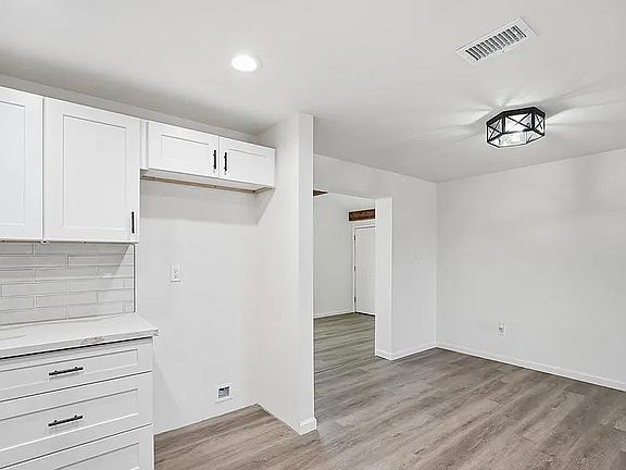 3rd image of 4443 E Ludlow Dr