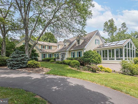 3rd image of 1045 Washington Crossing Rd