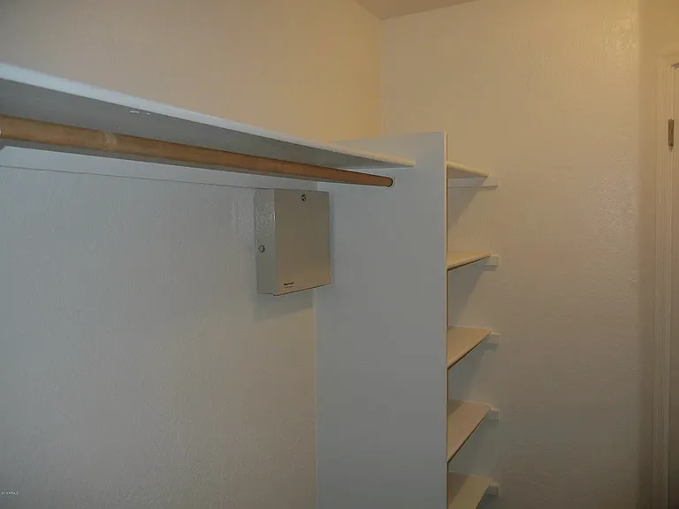 1142 E Scott Ave — Photo 10