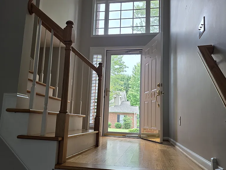 7504 Riverside Ct — Photo 3