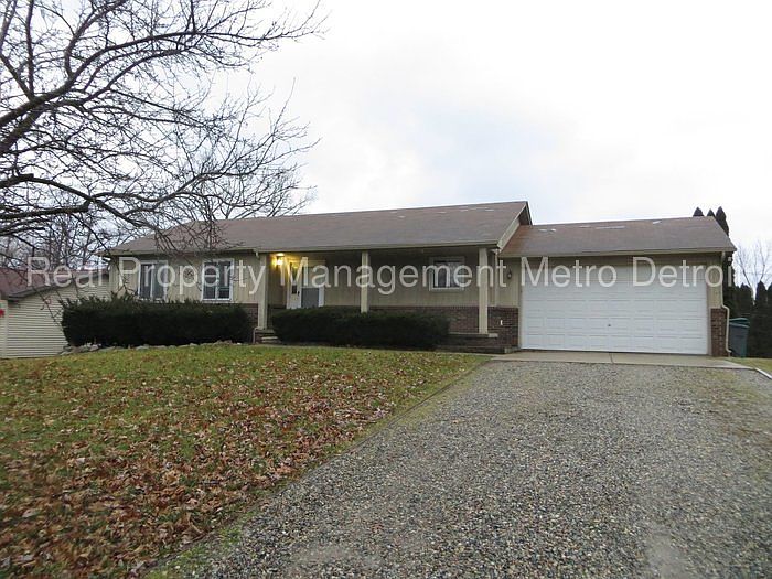 1st image of 464 Robert Ct