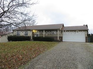 464 Robert Ct, Auburn Hills, MI 48326